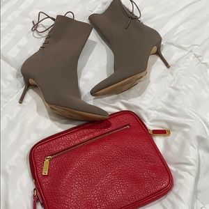 Short heel sock booties